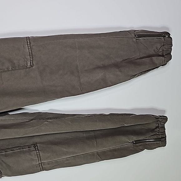 Guess tan 26x28 pants - Picture 3 of 7